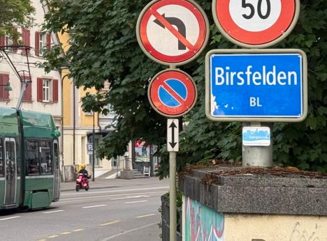 Ortsschild am Standort PLZ 4127 (Birsfelden)