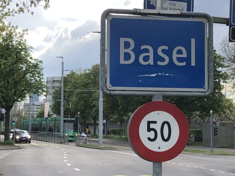 Ortsschild am Standort PLZ 4058 (Basel)